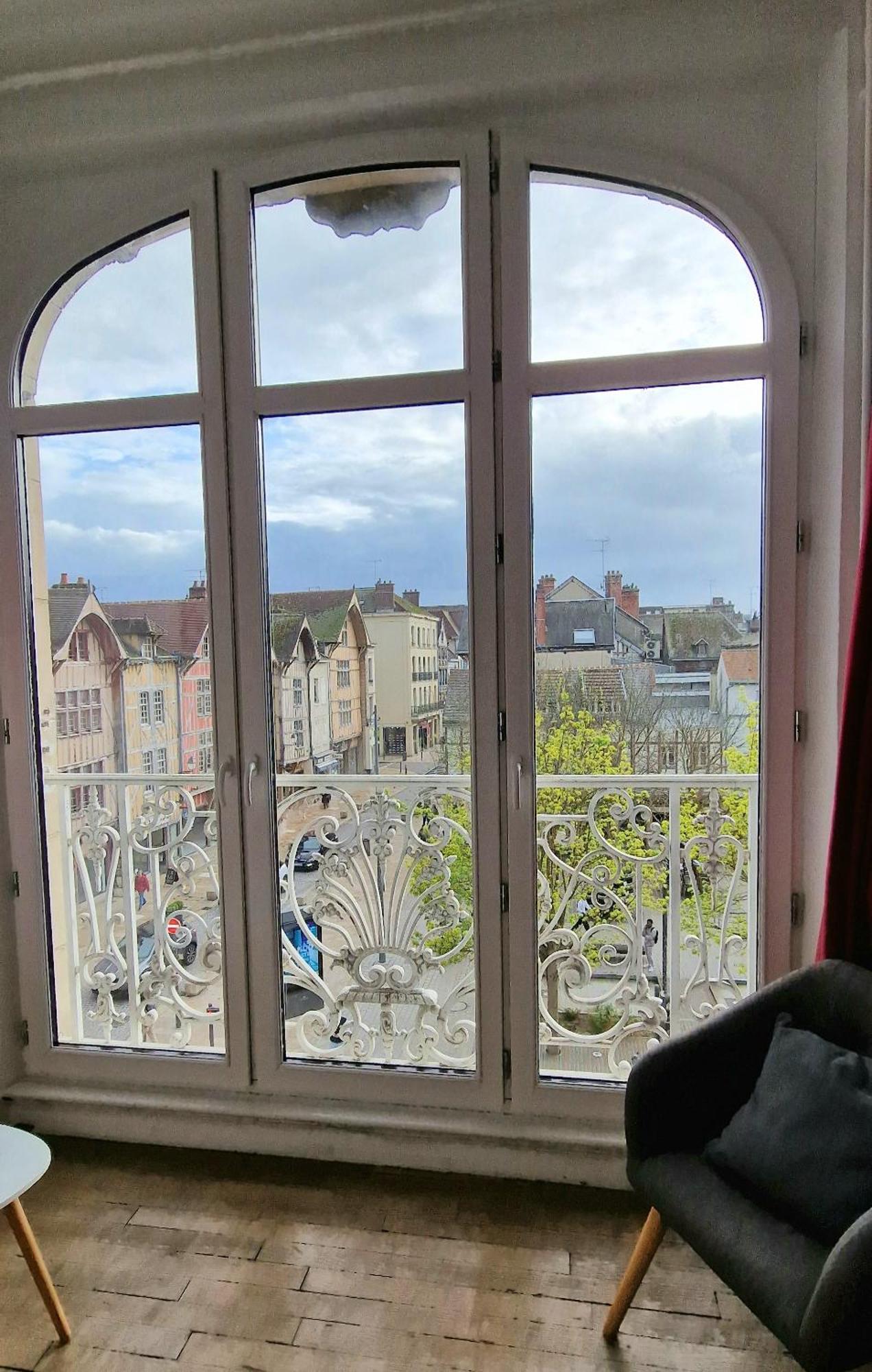 Au Coeur De Ville Troyes Luaran gambar