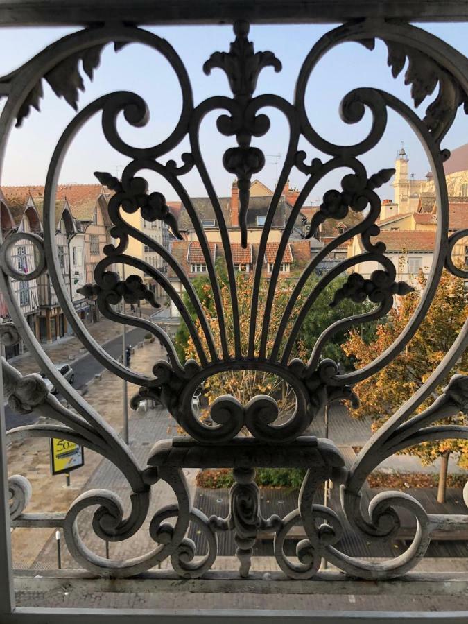 Au Coeur De Ville Troyes Luaran gambar